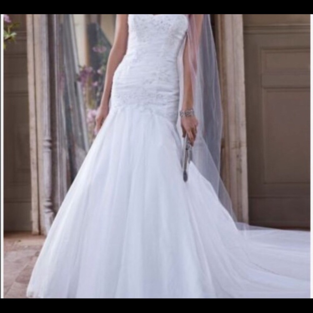 NWT David’s bridal petite white wedding dress